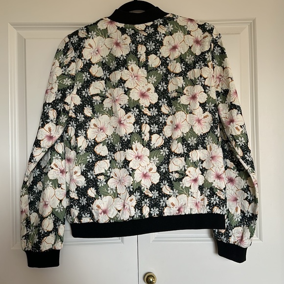 SugarLips bomber jacket NWTS lightweight floral zip up
Size medium - Picture 7 of 11